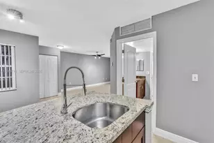 2811 N Oakland Forest Dr, Oakland Park, FL 33309 - Photo 15
