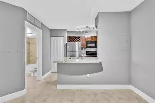 2811 N Oakland Forest Dr, Oakland Park, FL 33309 - Photo 9