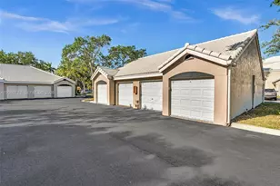 2811 N Oakland Forest Dr, Oakland Park, FL 33309 - Photo 51