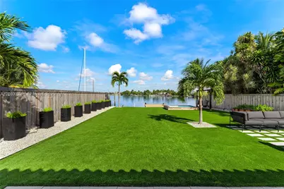 925 Stillwater Dr #., Miami Beach, FL 33141 - Photo 3