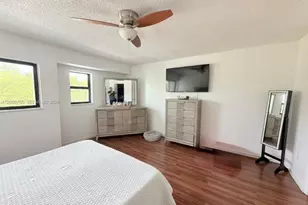4085 W 8th Ct, Hialeah, FL 33012 - Photo 25