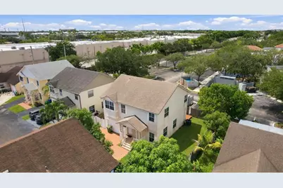 10251 NW 3rd St, Pembroke Pines, FL 33026 - Photo 35
