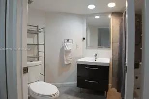 1661 NW 81st Way, Plantation, FL 33322 - Photo 15
