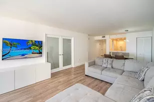 555 NE 15th St, Miami, FL 33132 - Photo 3