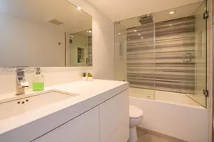 555 NE 15th St, Miami, FL 33132 - Photo 11
