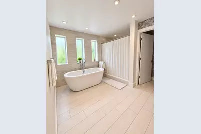 18700 NE 21st Ave, North Miami Beach, FL 33179 - Photo 9