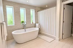 18700 NE 21st Ave, North Miami Beach, FL 33179 - Photo 9