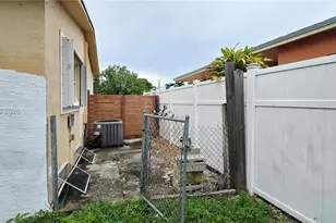 580 W 34th Pl, Hialeah, FL 33012 - Photo 25