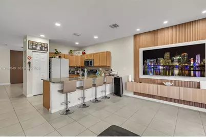 3305 W 93rd Pl, Hialeah, FL 33018 - Photo 9