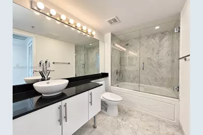 31 SE 5th St #1805, Miami, FL 33131 - Photo 9