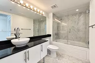 31 SE 5th St, Miami, FL 33131 - Photo 9