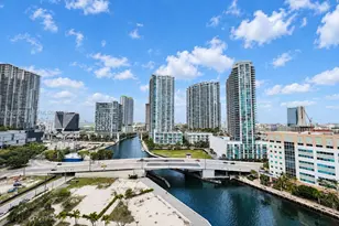 31 SE 5th St, Miami, FL 33131 - Photo 1