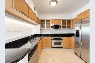 31 SE 5th St #1805, Miami, FL 33131 - Photo 3