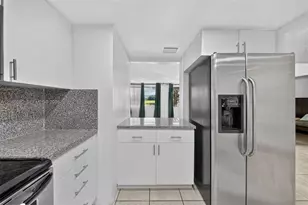 9686 Fontainebleau Blvd, Miami, FL 33172 - Photo 45