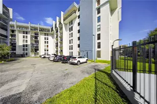 9686 Fontainebleau Blvd, Miami, FL 33172 - Photo 5