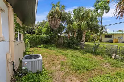 1221 NE 26th Ave, Pompano Beach, FL 33062 - Photo 17