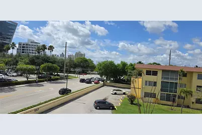 20201 NE 29th Ct #D110, Aventura, FL 33180 - Photo 3