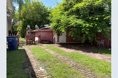 112 SE 3rd St, Hallandale Beach, FL 33009 - Photo 17