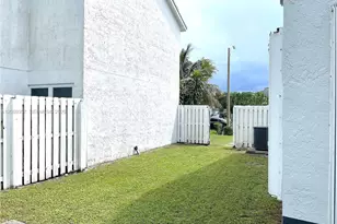 8851 SW 9th Ct, Pembroke Pines, FL 33025 - Photo 27