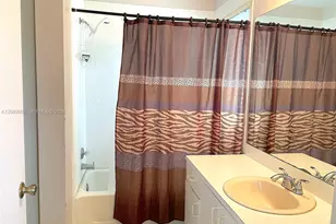 8851 SW 9th Ct, Pembroke Pines, FL 33025 - Photo 15