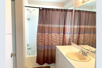 8851 SW 9th Ct, Pembroke Pines, FL 33025 - Photo 17