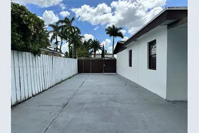 18310 NW 85th Ave, Hialeah, FL 33015 - Photo 11