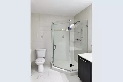 18310 NW 85th Ave, Hialeah, FL 33015 - Photo 9