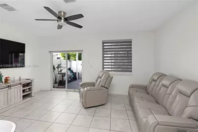 10628 W 33rd Way, Hialeah, FL 33018 - Photo 11