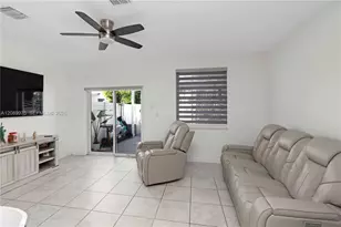 10628 W 33rd Way, Hialeah, FL 33018 - Photo 11