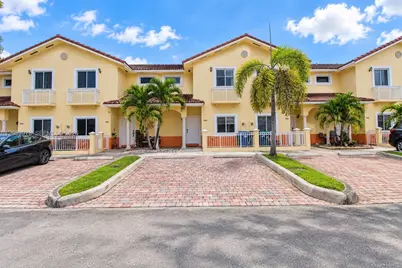 7464 NW 180th St, Hialeah, FL 33015 - Photo 3