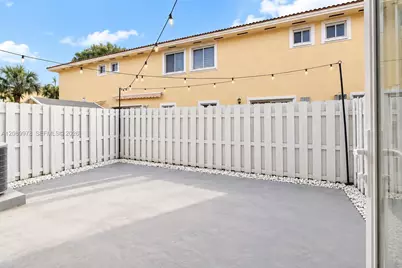 7464 NW 180th St, Hialeah, FL 33015 - Photo 25