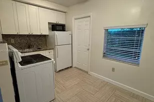 11890 NE 16th Ave, Miami, FL 33161 - Photo 5