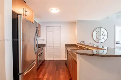 300 S Biscayne Blvd #T-3504, Miami, FL 33131 - Photo 3