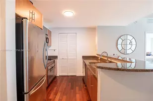300 S Biscayne Blvd, Miami, FL 33131 - Photo 3