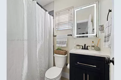 8530 NW 179th St, Hialeah, FL 33015 - Photo 7
