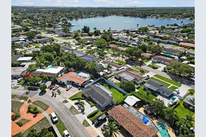 8530 NW 179th St, Hialeah, FL 33015 - Photo 3