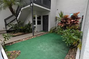 211 SW 113th Way, Pembroke Pines, FL 33025 - Photo 1
