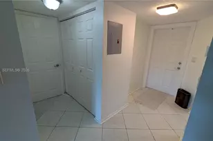 211 SW 113th Way, Pembroke Pines, FL 33025 - Photo 5