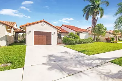 17 Columbia Ct, Deerfield Beach, FL 33442 - Photo 3