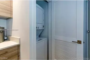 121 NE 34th St, Miami, FL 33137 - Photo 11