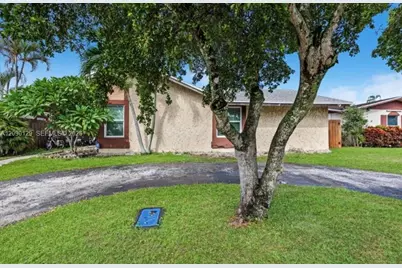 281 SW 83rd Ave, North Lauderdale, FL 33068 - Photo 3
