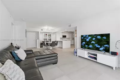 1155 Brickell Bay Dr #704, Miami, FL 33131 - Photo 7