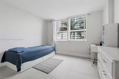 1155 Brickell Bay Dr #704, Miami, FL 33131 - Photo 13