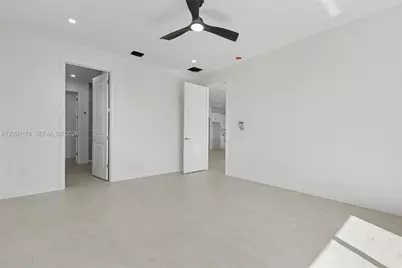 2960 NW 24th Ave, Oakland Park, FL 33311 - Photo 41