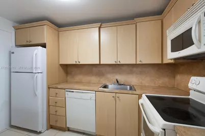 8107 SW 72nd Ave #302E, Miami, FL 33143 - Photo 9
