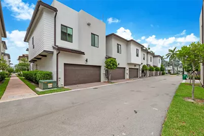 4605 NW 83rd Path, Doral, FL 33166 - Photo 7