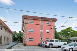 458 SW 9th St, Miami, FL 33130 - Photo 13