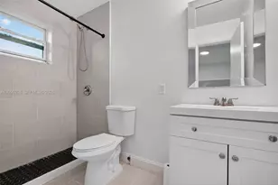 458 SW 9th St, Miami, FL 33130 - Photo 11