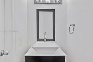 515 NE 38th St, Miami, FL 33137 - Photo 25