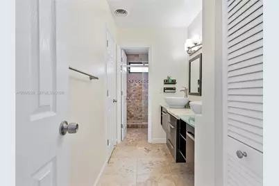 515 NE 38th St #10, Miami, FL 33137 - Photo 21